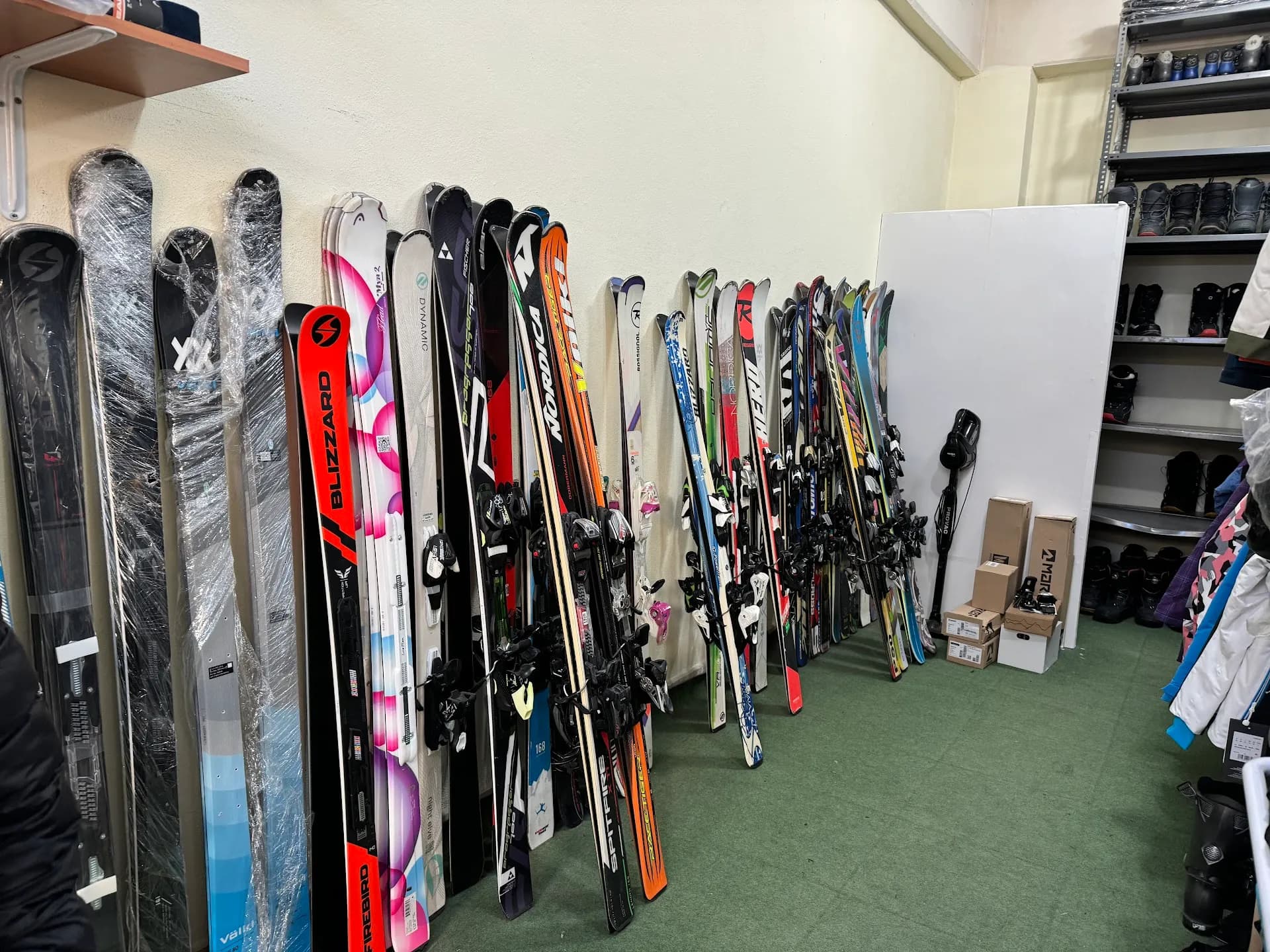 Karaca Kayak & Snowboard