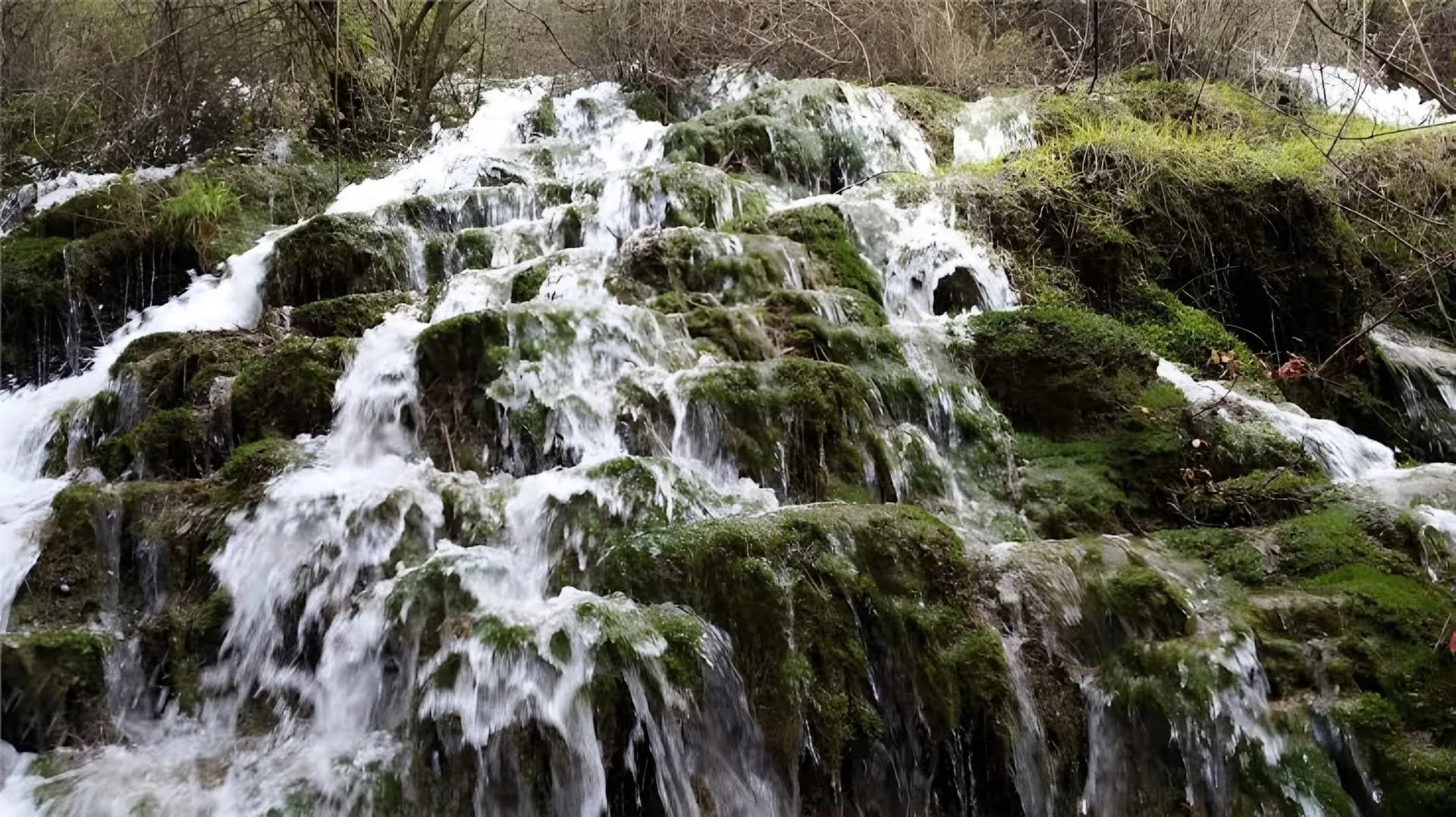 Aksuözü Şelalesi Yürüyüş ve Piknik Alanı