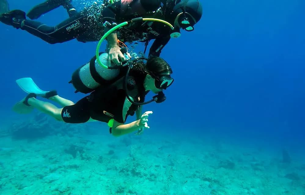 SADOS DALIŞ MERKEZİ (DIVE CENTER)