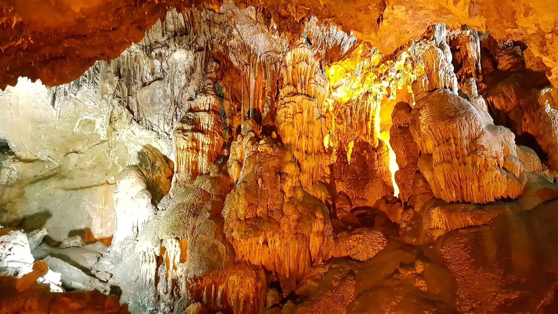 Mencilis Cave