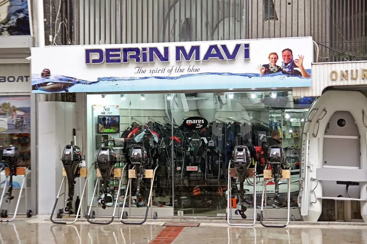 Derin Mavi